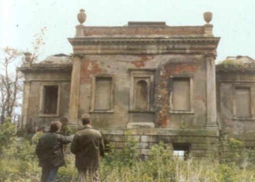 Chateau ruined  450x321