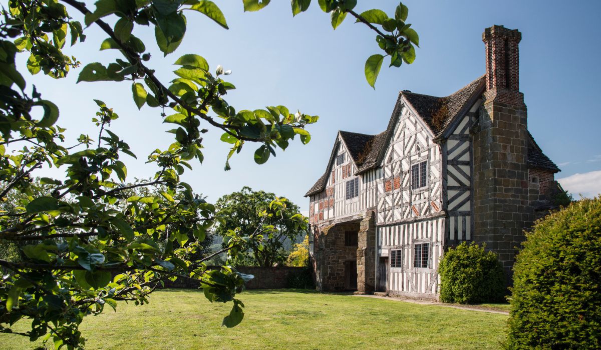 Langley Gatehouse 1200x700.jpg