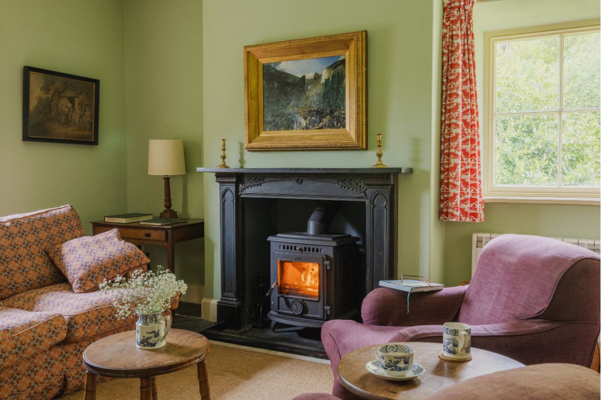 Coed y Bleiddiau sitting room 1200x800.jpg