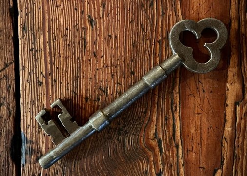 Iron key 900x642