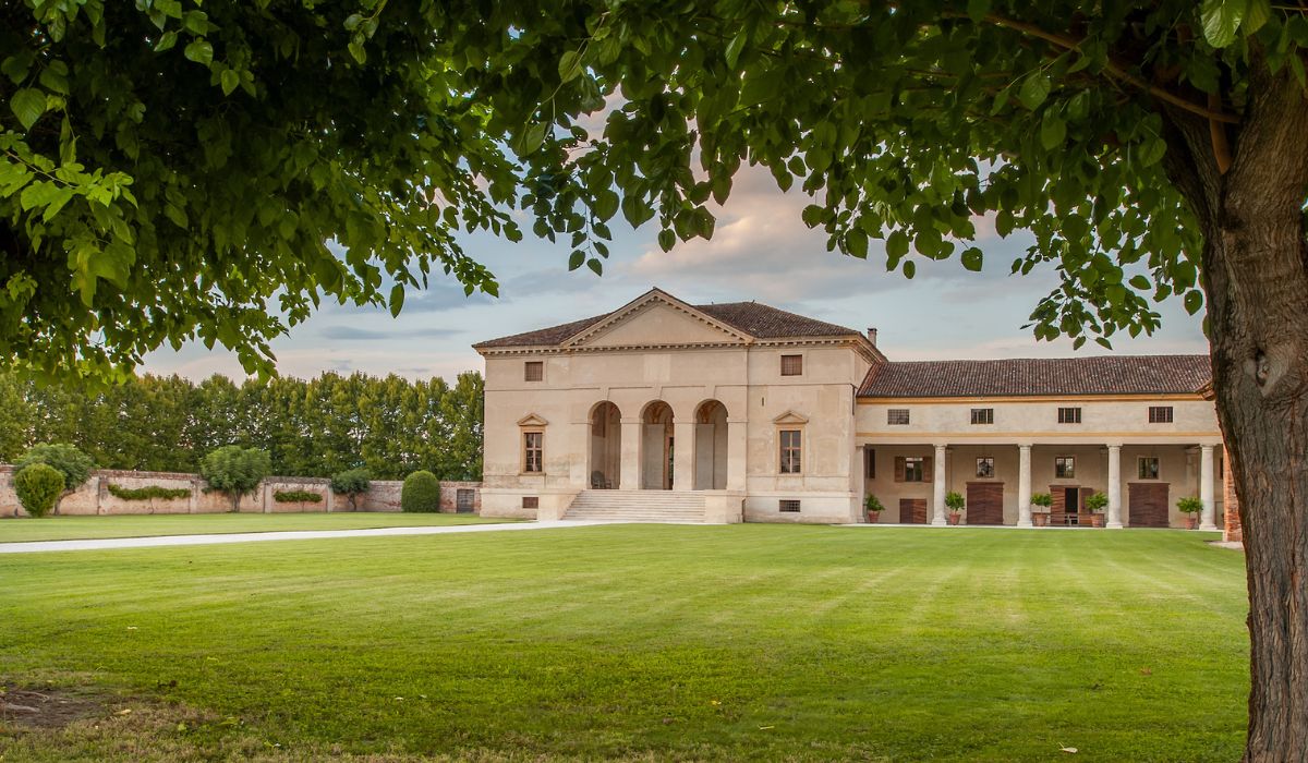 Villa Saraceno 1200x700.jpg