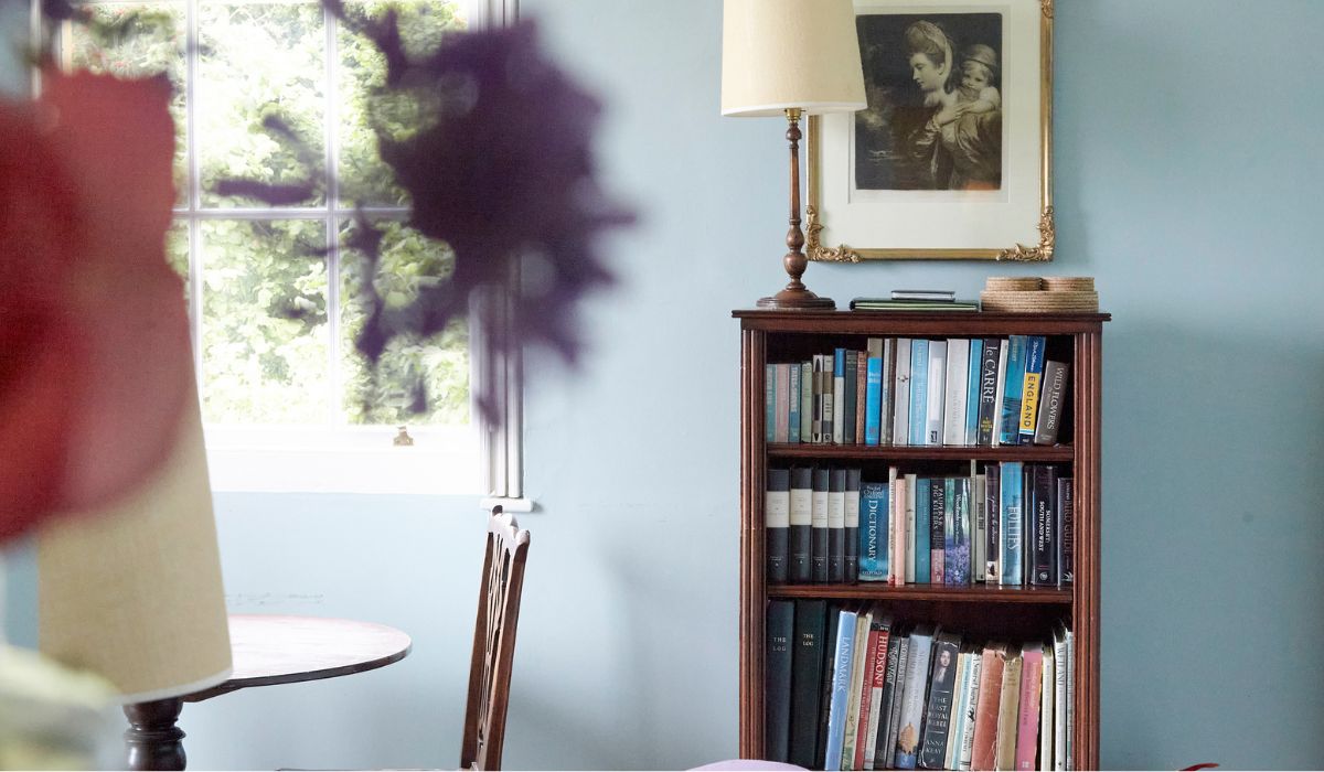 Books bookshelf 1200x700.jpg