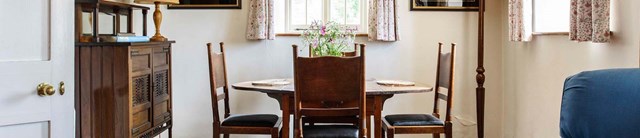 churchcottage-interior-livingroom-1600x345