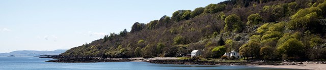 Saddell-exterior--viewShoreCottage-FerrymansCottage-1600x34503