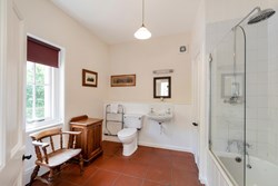 altonstation-interior-smhbathroom-600x400