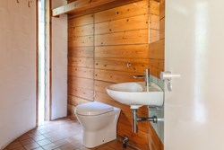 Anderton House toilet 1200x800