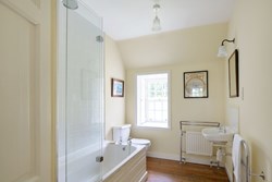 Ascog House bathroom 1200x800