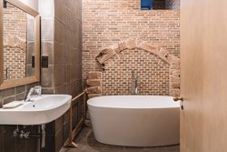 Astley Castle bathroom 1200x800