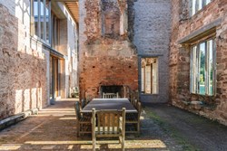 Astley Castle courtyard 2 1200x800