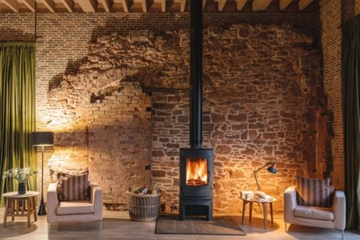 Astleyt castle-600x400