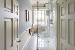 auchinleck int shower 1200x800