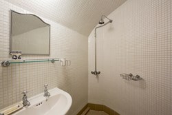 Birdhouse bathroom1200x800