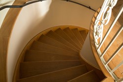 Birdhouse stairs down 1200x800