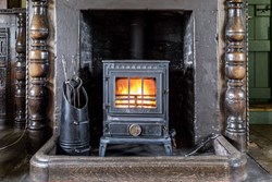 Bromfield Priory Gatehouse int fireplace 1200x800