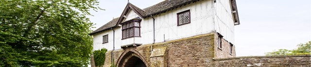 Bromfieldpriory-external-mainview-1600x345