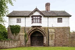 bromfieldpriorygatehouse-exterior-approach-600x400
