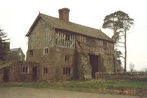 bromfieldpriorygatehouse-history-beforerestoration-600x400