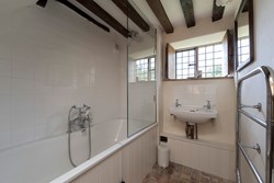 Bush Cottage bathroom1200x800