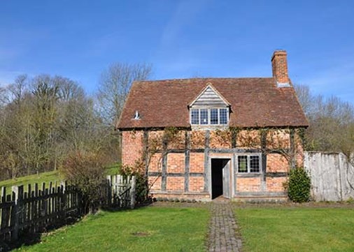 Bushcottage-exterior-main-450x321