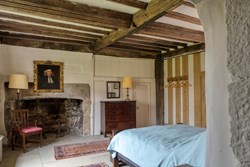 COH-int-bedroom-double-fire