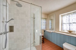 COH-int-shower-blue