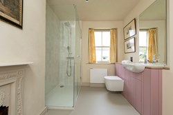COH-int-shower-room-pink