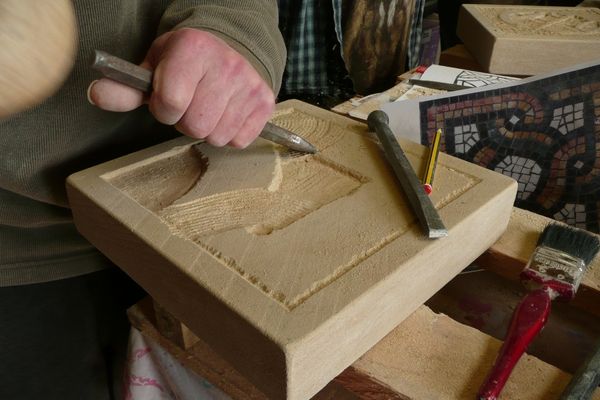 Stone carving with a cisel by hand