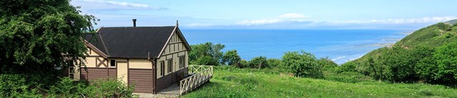 Castle Bungalow hero 3200x690