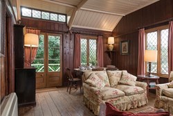 Castle Bungalow int sitting 1200x800