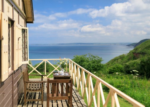 castlebungalow-exterior-veranda-450x321