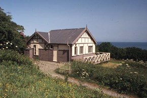 castlebungalow-history-exterior1970s-600x400