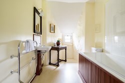 castle of park bathroom 1200x800