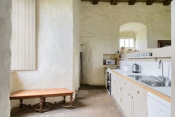 castle of park kitchen with bench 1200x800