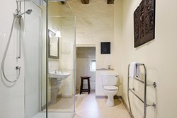 castle of park shower room 1200x800