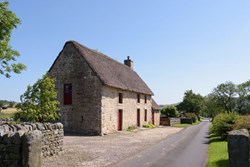 CausewayHouse-exterior-houseandroad-600x400