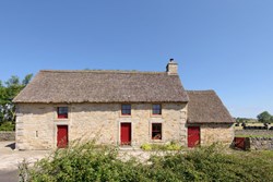 CausewayHouse-exterior-housesomehedge-600x400