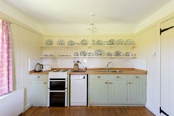CausewayHouse-interior-kitchenunits-600x400