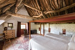 CausewayHouse-interior-twinbedroomwindow-600x400