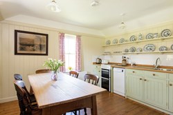 CausewayHouse-interior-wholekitchen-600x400