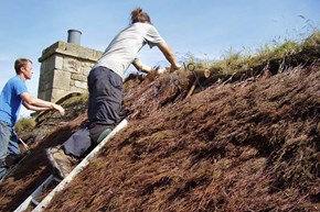 causewayhouse-restoration-thatching-600x400