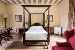 cawoodcastle-interior-doublebed-600x400