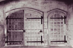 cawoodcastle-restoration-maingates-600x400