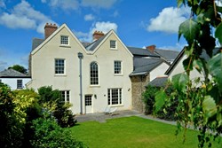 Cawsey House garden 2 1200x800