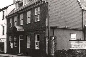 cawsey-history-frontage-600x400