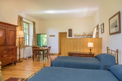 The Chapel int beds towards kitchen 1200x800