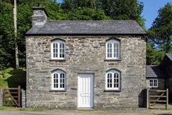 Church Cottage ext front 1200x800