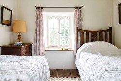Church Cottage int twin bedroom 1200x800