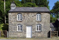 ChurchCottage-exterior-frontofcottage-600x400
