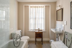 43 Cloth Fair bathroom 1200x800