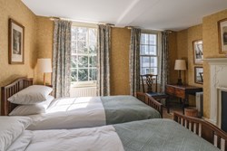43 Cloth Fair bedroom 21200x800